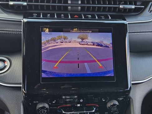 New 2025 Jeep Grand Cherokee Altitude image 12