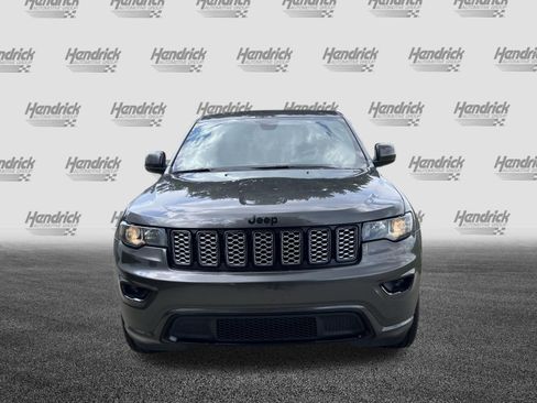 Used 2019 Jeep Grand Cherokee Altitude RWD image 3