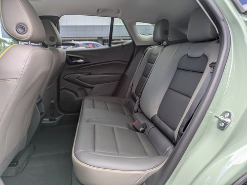 Used 2025 Chevrolet Trax ACTIV w/ Sunroof Package FWD image 14
