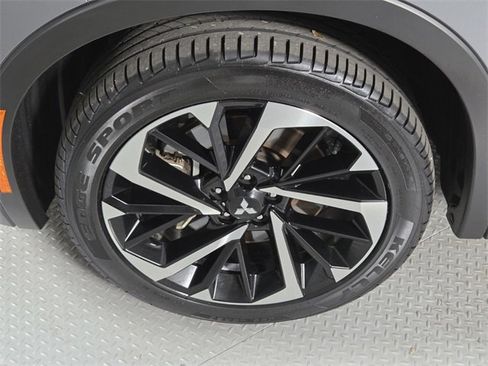 Used 2022 Mitsubishi Outlander SE image 9