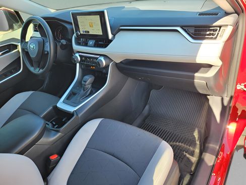 Used 2025 Toyota RAV4 XLE image 19