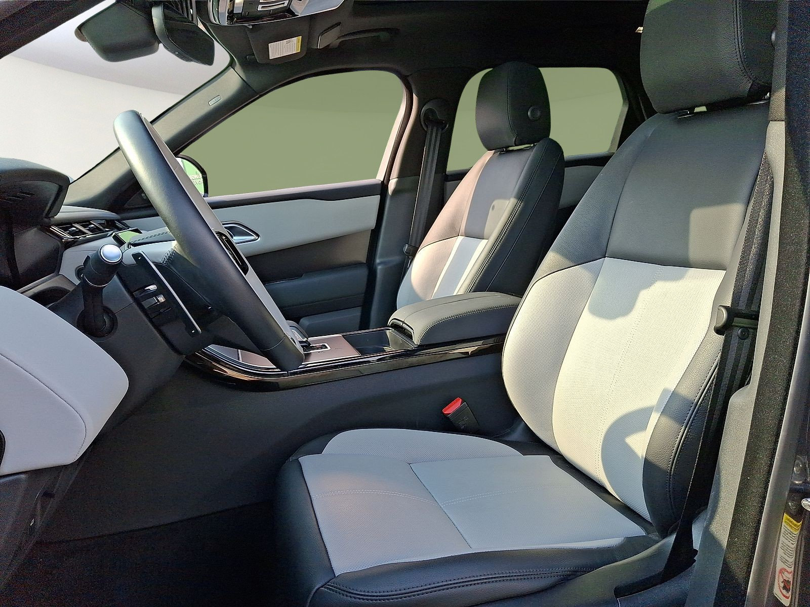 Certified 2026 Land Rover Range Rover Velar Dynamic SE AWD/4WD image 9
