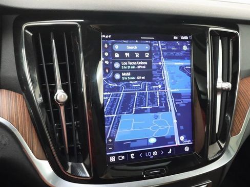 Used 2023 Volvo V60 B5 Cross Country Plus image 16