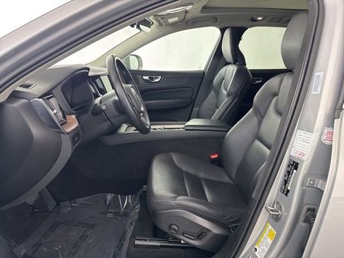 Used 2023 Volvo XC60 B5 Plus image 26