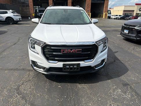 Used 2024 GMC Terrain SLE w/ Driver Convenience Package FWD image 5