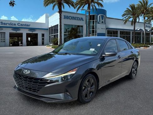 Used 2023 Hyundai Elantra SEL FWD image 4