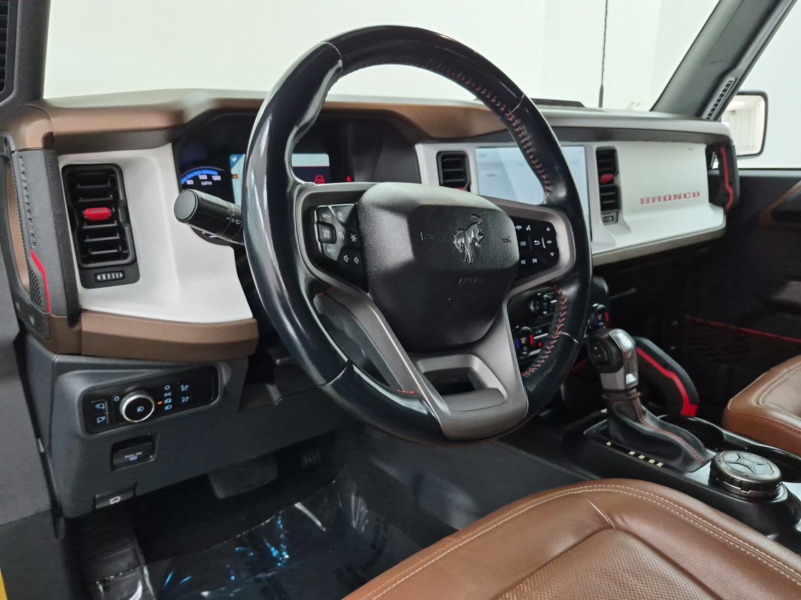 Used 2023 Ford Bronco Heritage Edition AWD/4WD image 4