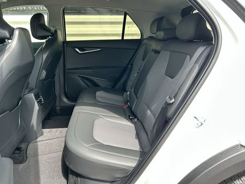 New 2026 Kia Niro EX FWD image 12