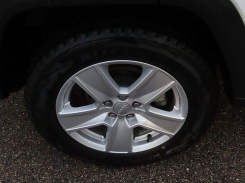 Used 2022 Jeep Compass Latitude image 13