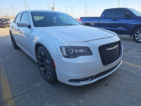 Used 2015 Chrysler 300 S image 3