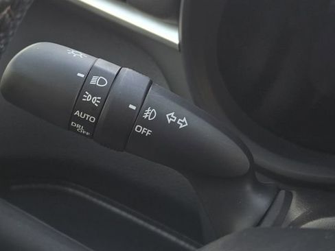 Used 2025 Toyota Sienna Limited image 30