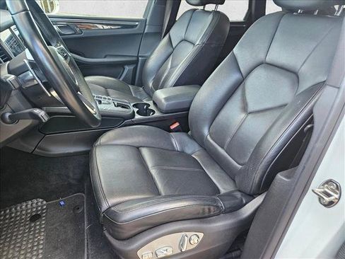 Used 2018 Porsche Macan AWD/4WD image 12