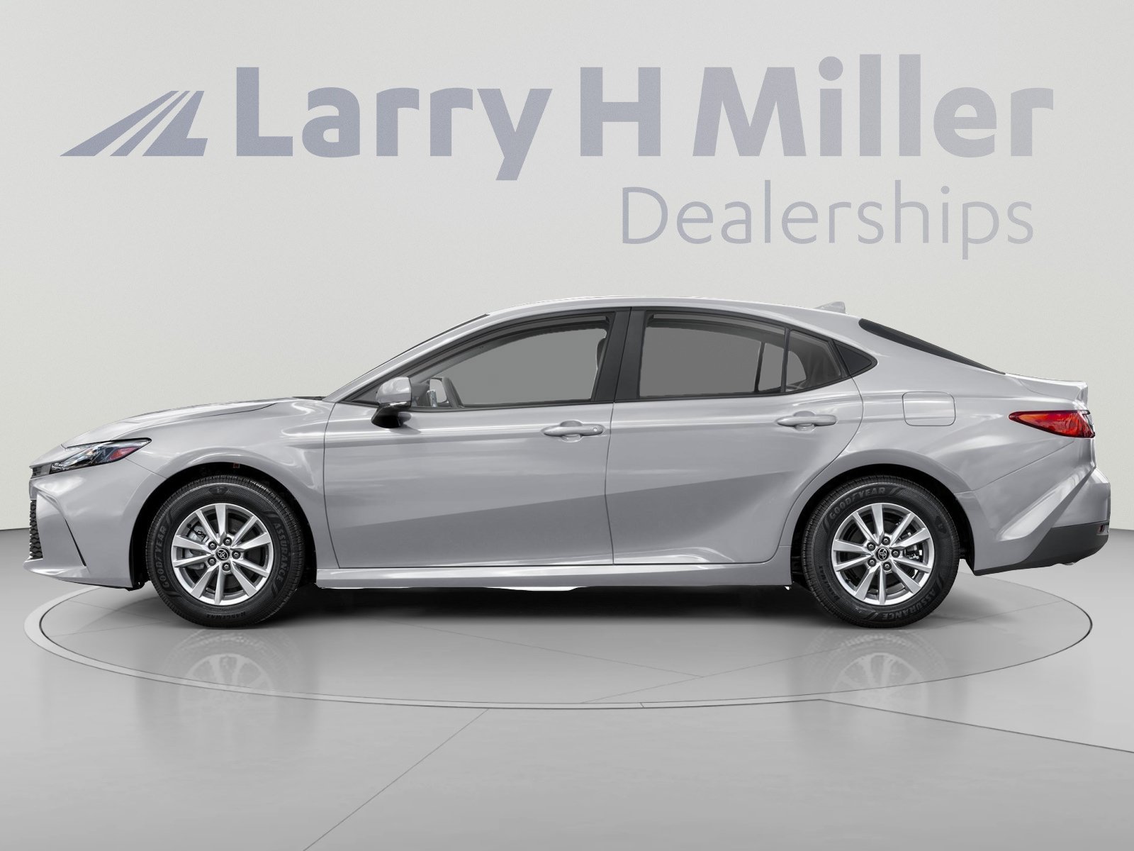Used 2025 Toyota Camry LE FWD image 3
