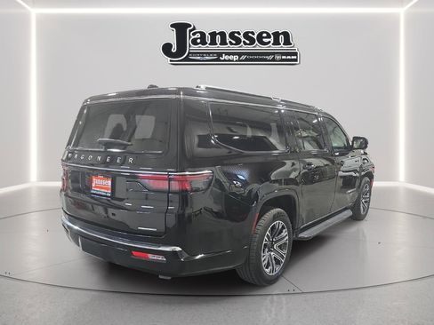 Used 2024 Jeep Wagoneer L Series II w/ Flexible Seating Group image 5