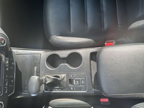 Used 2019 Kia Sorento SX image 23