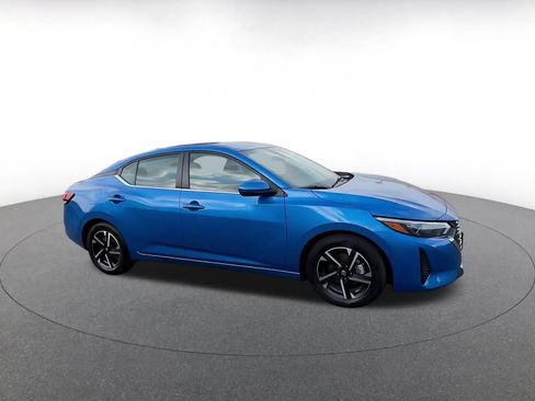 Used 2025 Nissan Sentra SV FWD image 2