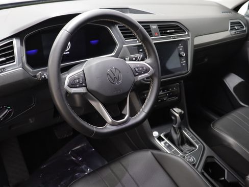 Used 2023 Volkswagen Tiguan SE image 6