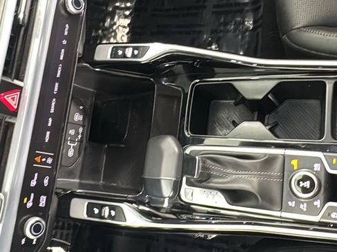 Used 2025 Kia Sorento SX image 30