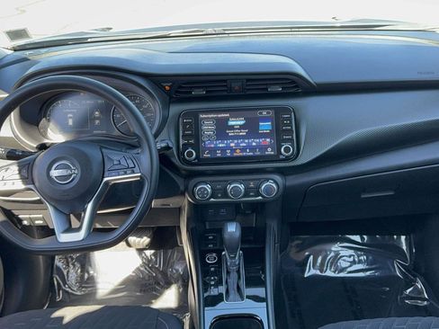 Used 2023 Nissan Kicks SV image 11