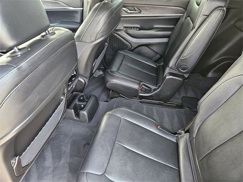 Used 2023 Jeep Grand Cherokee L Limited image 28