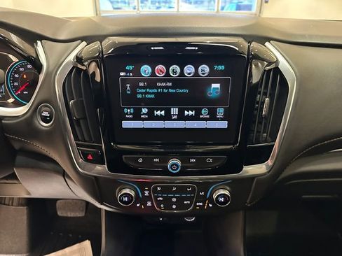 Used 2019 Chevrolet Traverse LT w/ LT Premium Package image 12