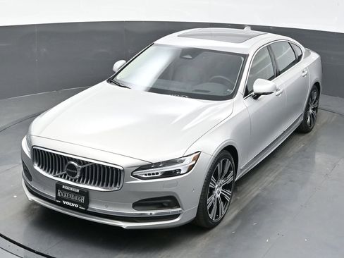 Used 2025 Volvo S90 B6 Ultra w/ Lounge Package image 27