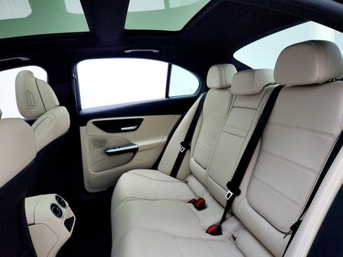 Used 2025 Mercedes-Benz C 300 Sedan image 17