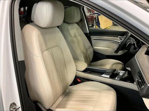Certified 2024 Audi Q8 e-tron Premium Plus w/ Premium Plus Package AWD/4WD image 7