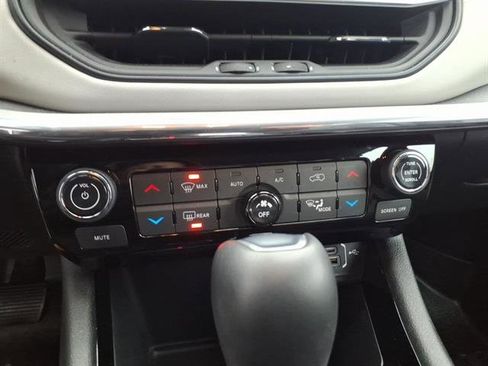 Used 2022 Jeep Compass Limited image 18