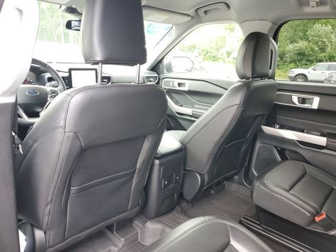 Used 2024 Ford Explorer XLT w/ Equipment Group 202A AWD/4WD image 31