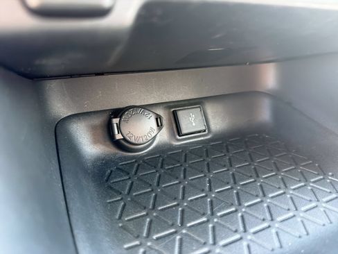 Used 2021 Toyota RAV4 LE FWD image 31