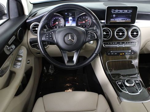 Used 2019 Mercedes-Benz GLC 300 image 4