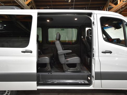 Used 2021 Mercedes-Benz Sprinter 2500 image 39