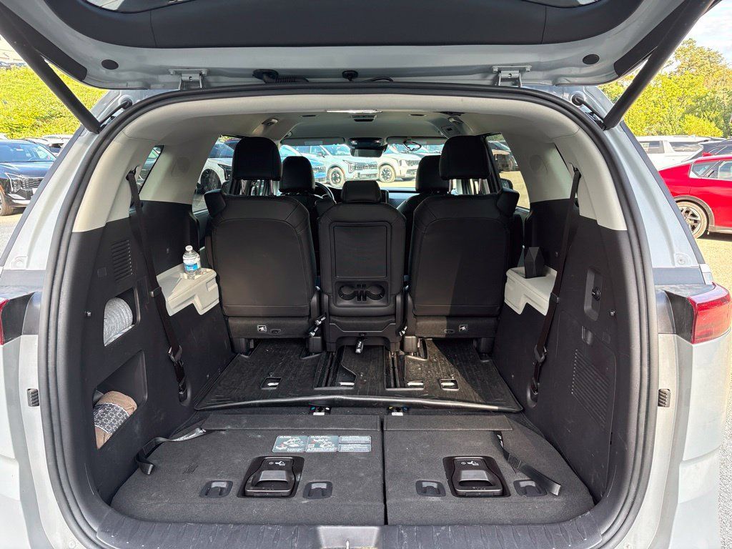 Certified 2024 Kia Carnival EX FWD image 10