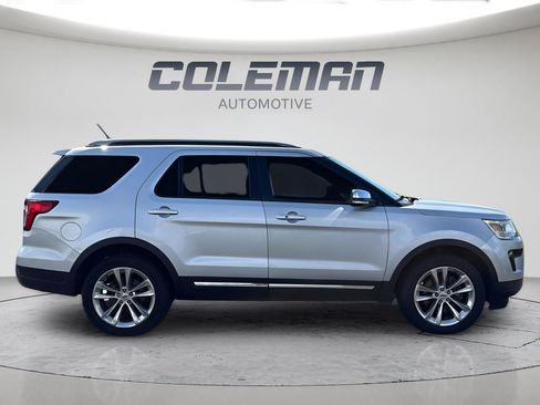 Used 2019 Ford Explorer XLT w/ Equipment Group 202A AWD/4WD image 13