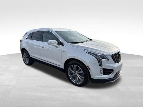 Certified 2024 Cadillac XT5 Premium Luxury FWD image 3