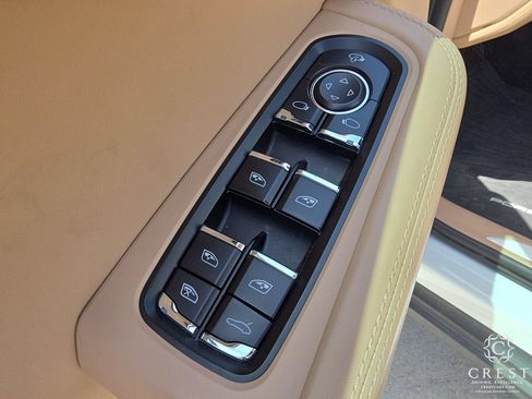 Used 2023 Porsche Macan S AWD/4WD image 8