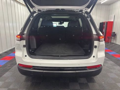 Used 2024 Jeep Grand Cherokee Limited w/ Luxury Tech Group II AWD/4WD image 5