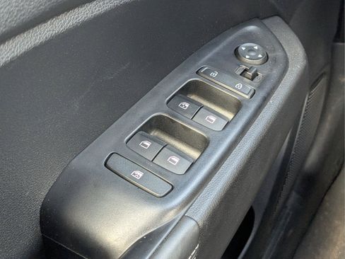 Certified 2025 Hyundai Venue Limited FWD image 29