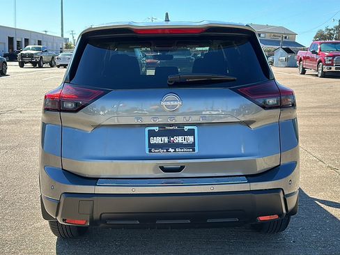 Certified 2025 Nissan Rogue SV image 7