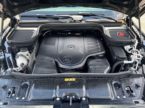 Certified 2025 Mercedes-Benz GLS 450 4MATIC image 32