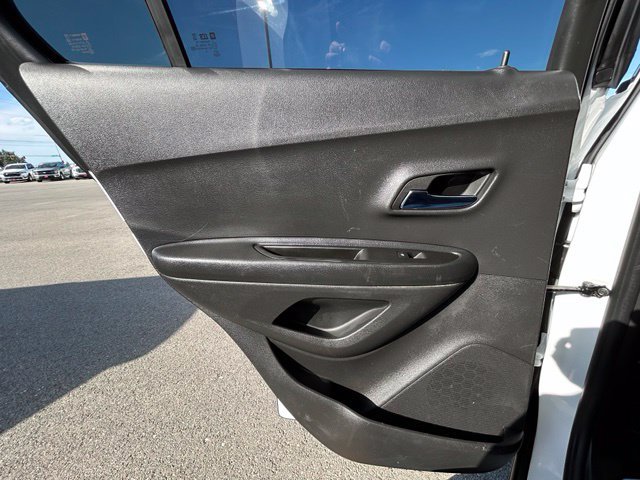 Used 2022 Chevrolet Trax LT w/ LT Convenience Package AWD/4WD image 37