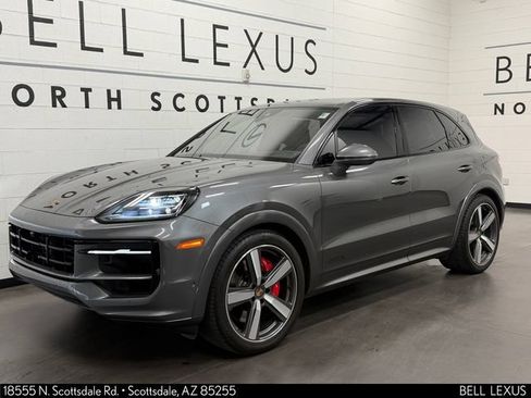 Used 2025 Porsche Cayenne GTS AWD/4WD image 8