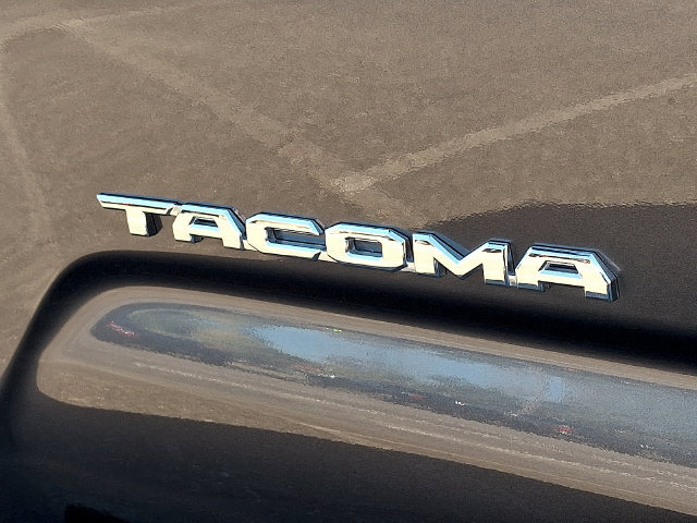 Used 2023 Toyota Tacoma TRD Off-Road w/ Technology Package AWD/4WD image 20