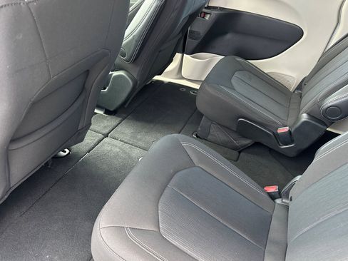 Used 2024 Chrysler Voyager LX image 13