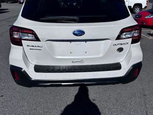 Used 2019 Subaru Outback 2.5i Limited AWD/4WD image 3