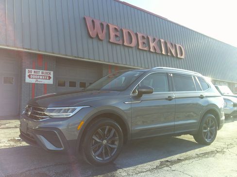 Used 2022 Volkswagen Tiguan SE image 1