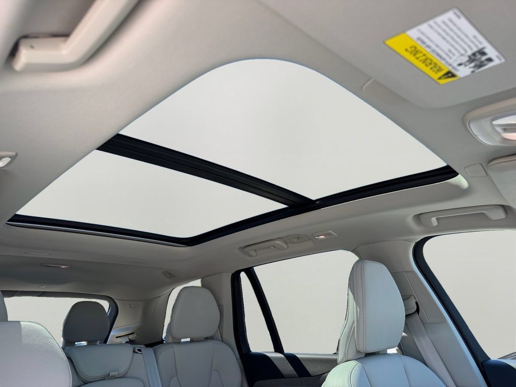 Certified 2023 Volvo XC90 B6 Core w/ Climate Package AWD/4WD image 7