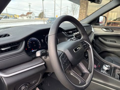 New 2025 Jeep Grand Cherokee Limited w/ Black Appearance Package AWD/4WD image 45