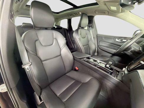 Used 2025 Volvo XC60 B5 Core AWD/4WD image 27